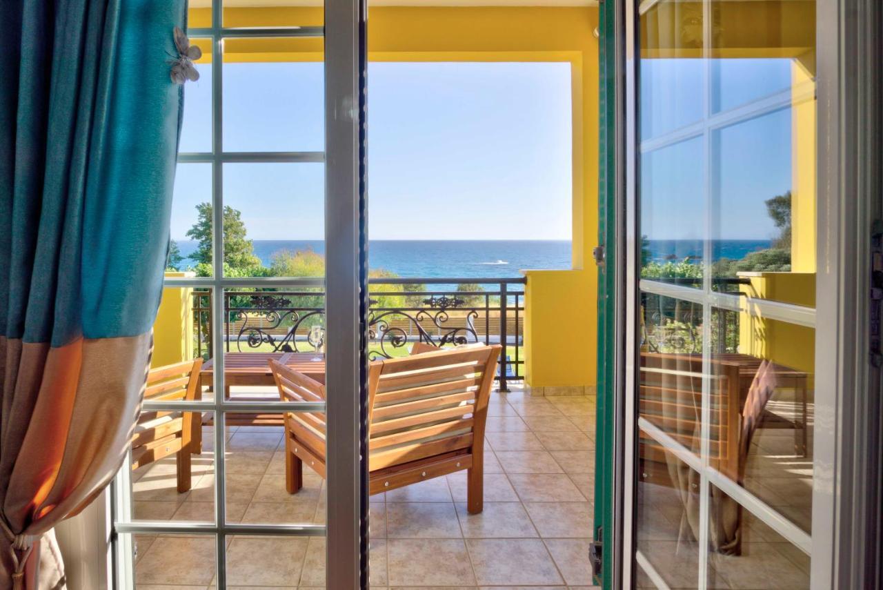 Skidi Beach House Ágios Matthaíos Buitenkant foto
