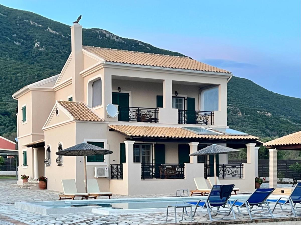 Skidi Beach House Ágios Matthaíos Buitenkant foto