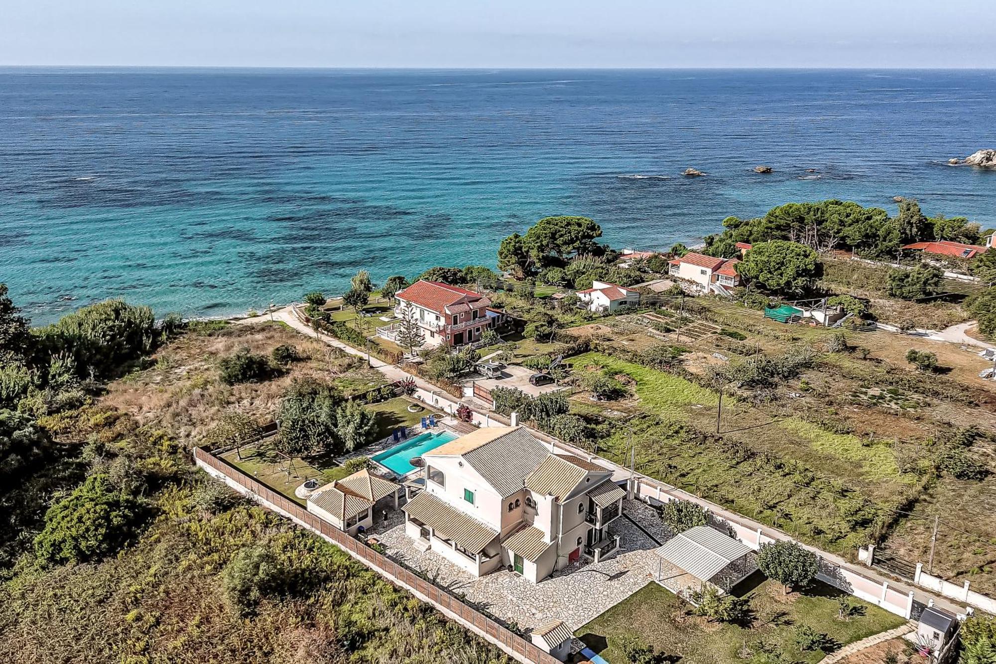 Skidi Beach House Ágios Matthaíos Buitenkant foto