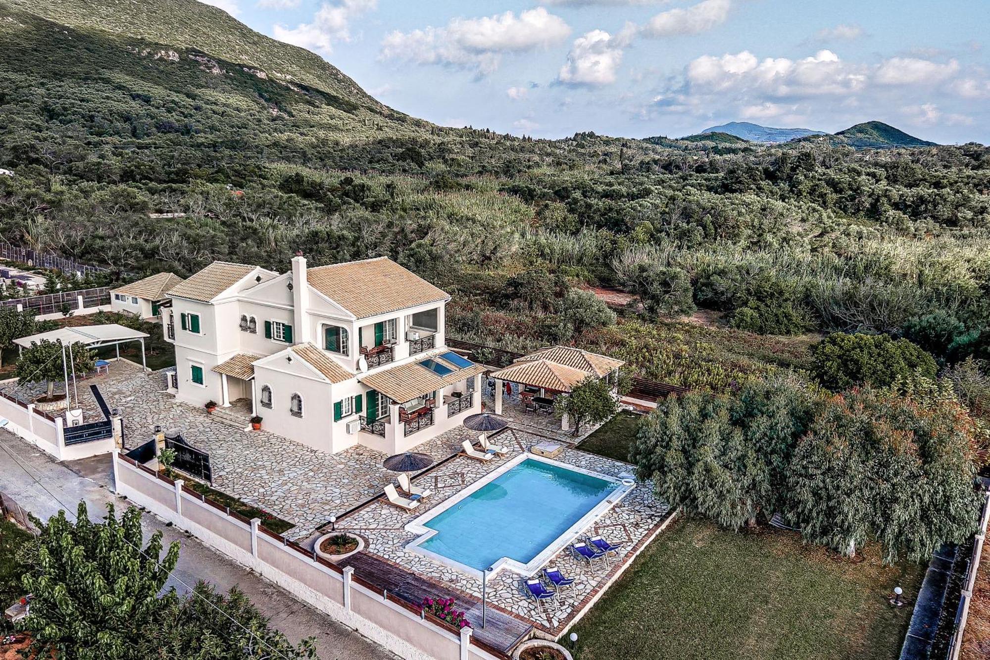 Skidi Beach House Ágios Matthaíos Buitenkant foto