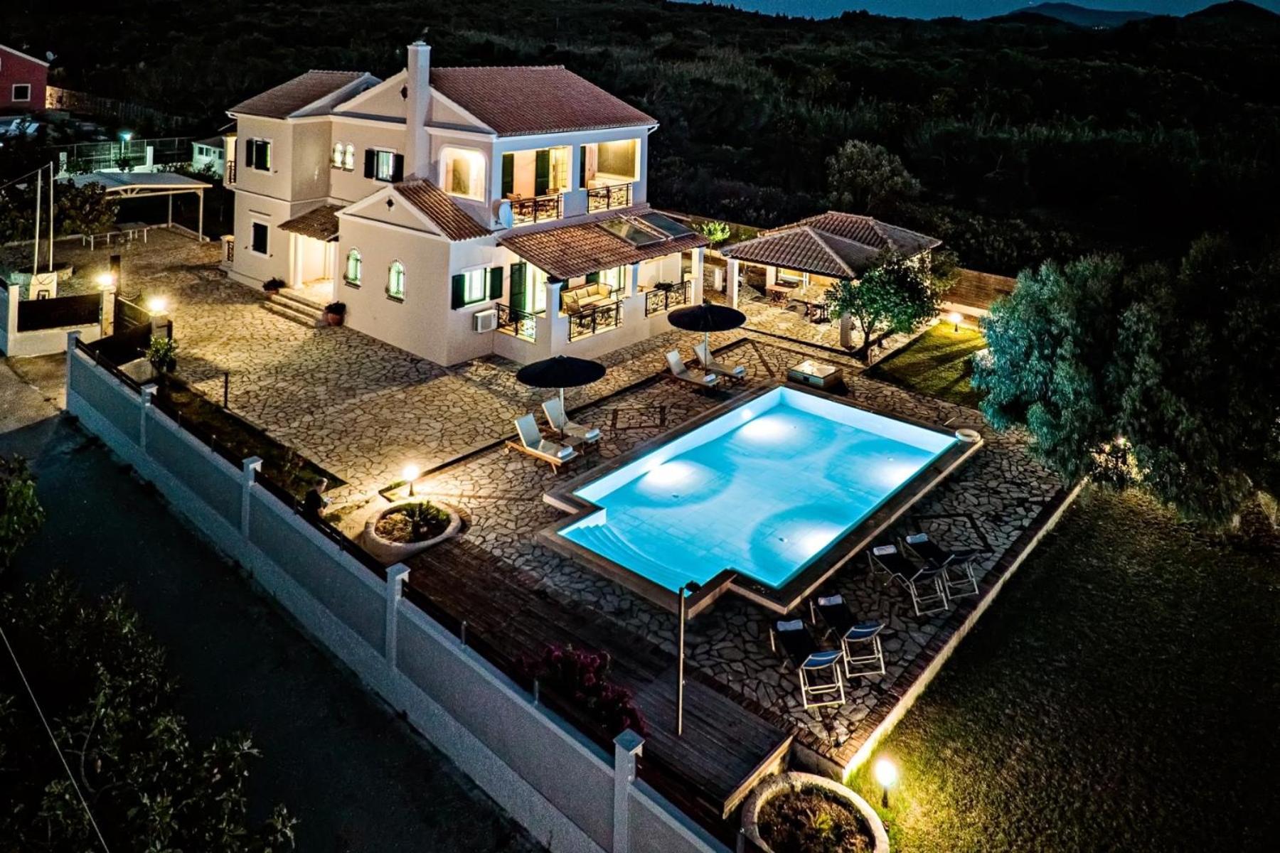 Skidi Beach House Ágios Matthaíos Buitenkant foto