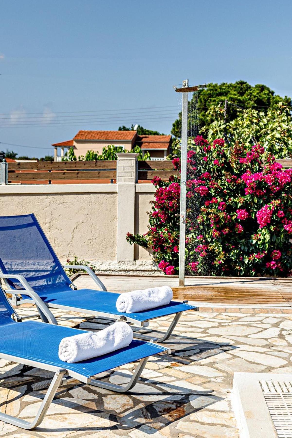 Skidi Beach House Ágios Matthaíos Buitenkant foto